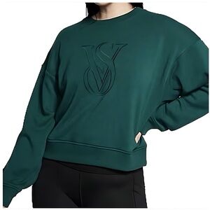 NWOT Green Christmas Sweater VS